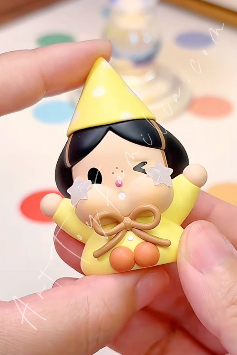 crybaby-crying-to-the-moon-sitting-series-POP Mart Crybaby