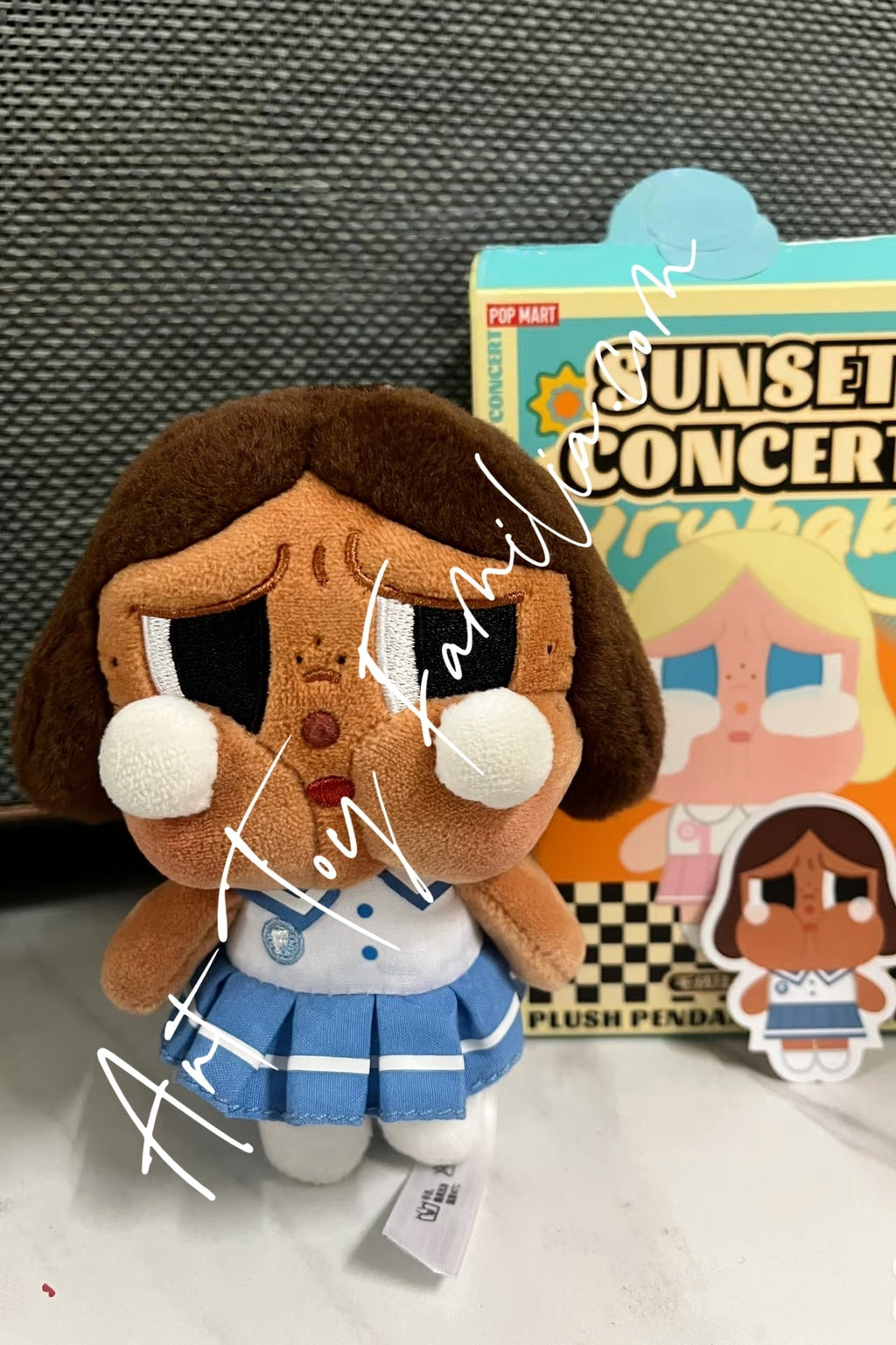 crybaby-sunset-concert-series-plush-pendant-POP Mart Crybaby